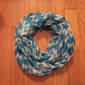 NWOT Lightweight Chevron Scarf